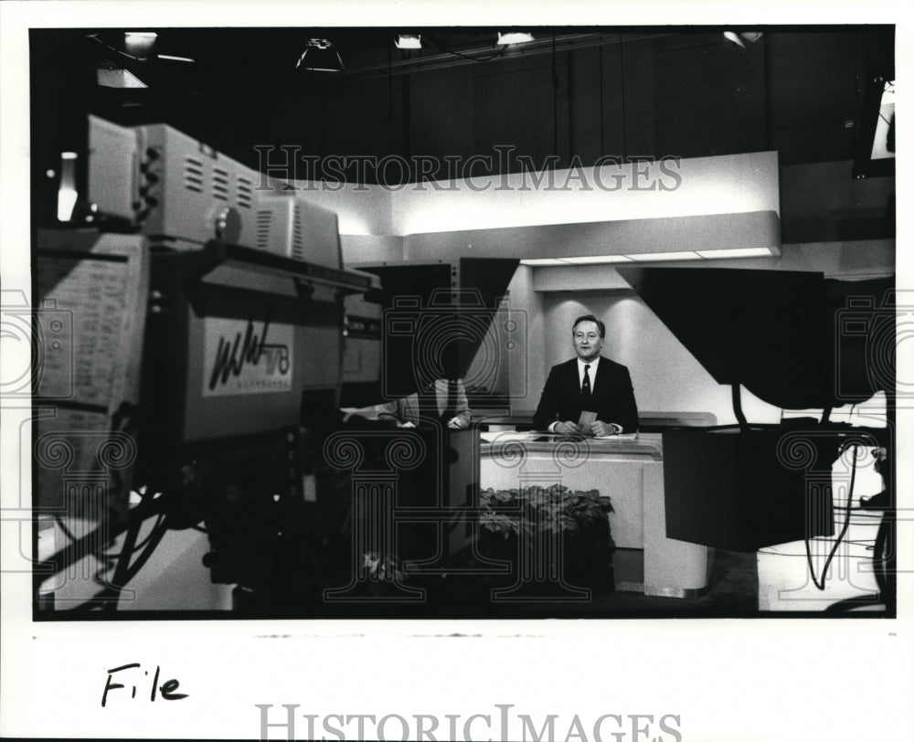 1988 Press Photo Governor Richard Celeste Being Filmed for Television - Historic Images