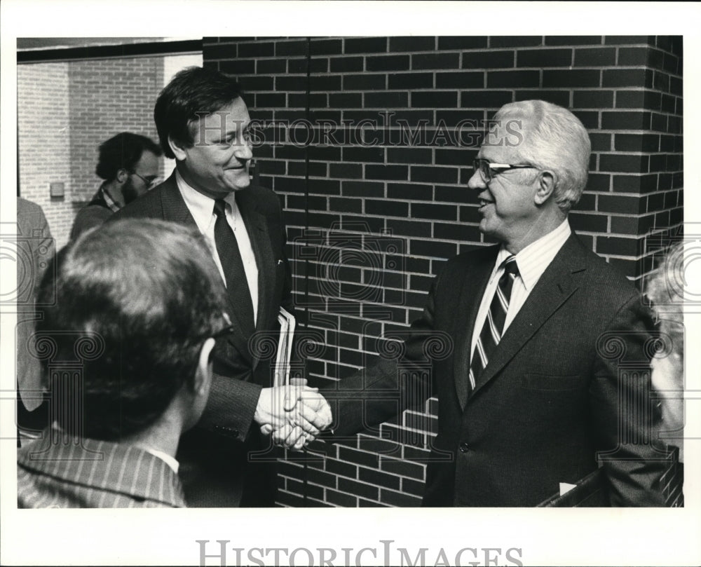 1983 Press Photo Gov. Richard F. Celeste - Historic Images