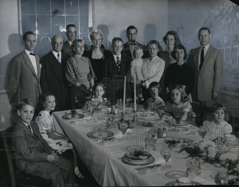 1951 Press Photo Everybody was home for Thanksgiving dinner at the Burtns' - Historic Images