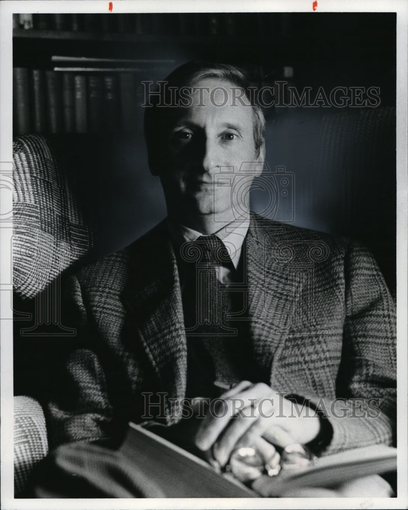 1977 Press Photo Albert Borowitz, famous author from Cleveland - Historic Images