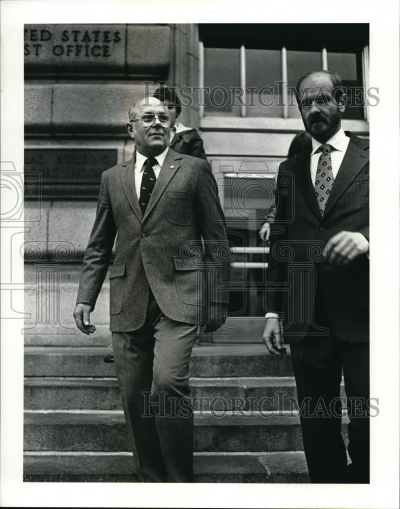 Press Photo Walking down the US Post Office Steps - Historic Images