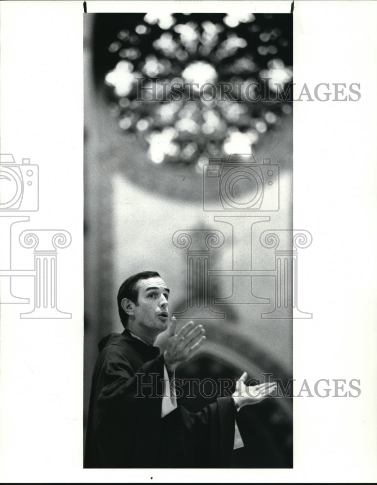 1986 Press Photo Rev David Fallon - Historic Images