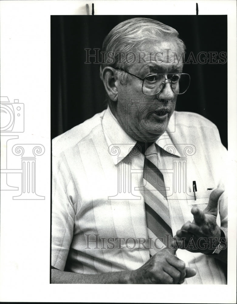 1983 Press Photo Robert R Farrell plead innocent on asbestos cloud - Historic Images