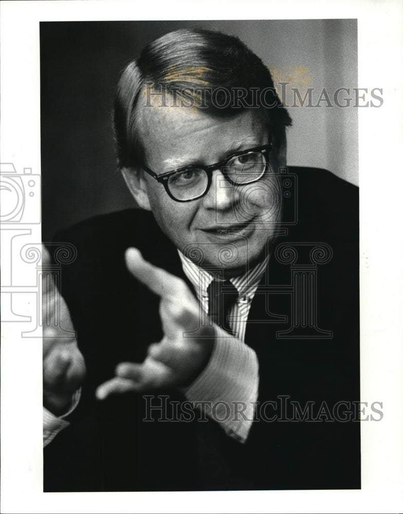 1988 Press Photo Joseph T. Gorman, president of TRW Corp. - Historic Images