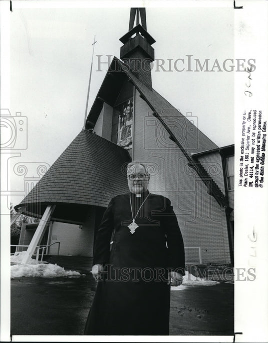 1989 Press Photo Father Richard Jean Grabowski of St.Mary's Romanian Church. - Historic Images