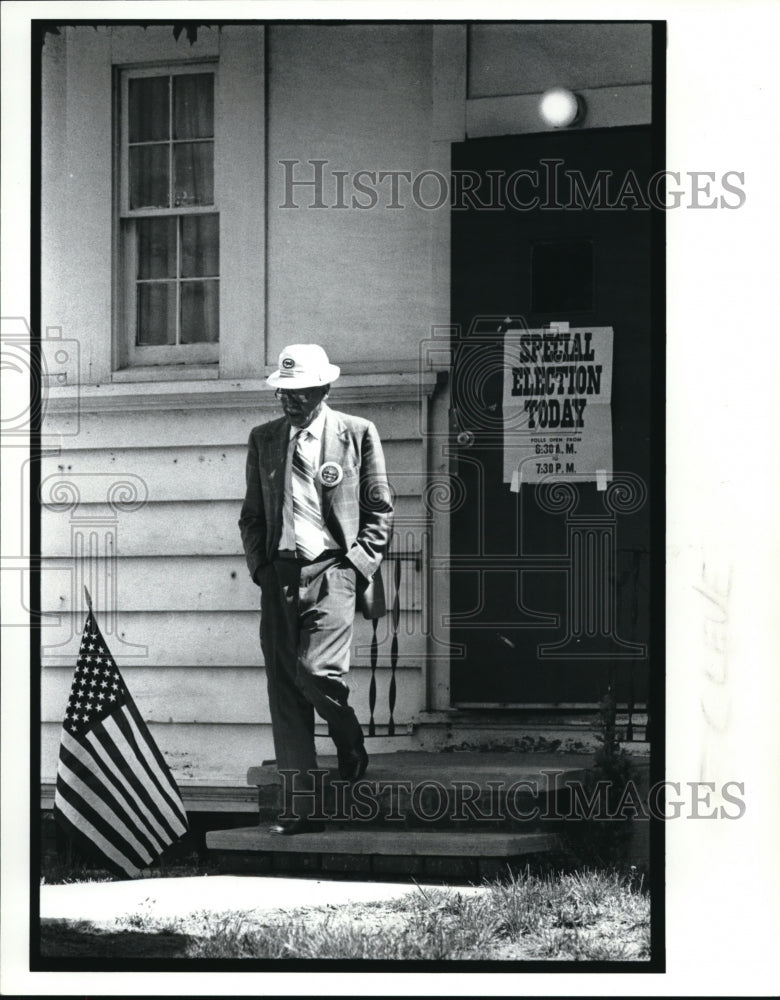 1989 Press Photo State Inspector Linton Freeman of Cleve State Board of Election - Historic Images