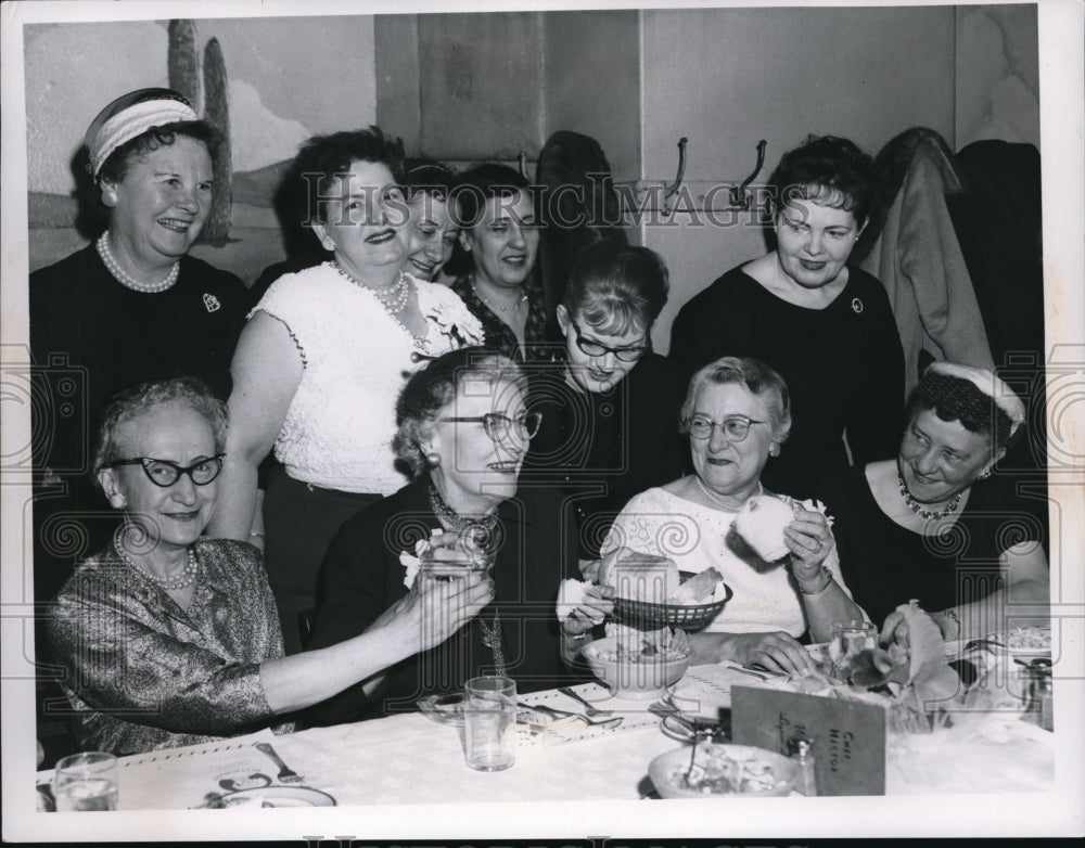 1961 Press Photo Nellie Longhren &amp; Irene Fell at their retirement party- Historic Images