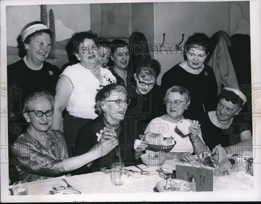 1961 Press Photo Nellie Longhren & Irene Fell at their retirement party- Historic Images