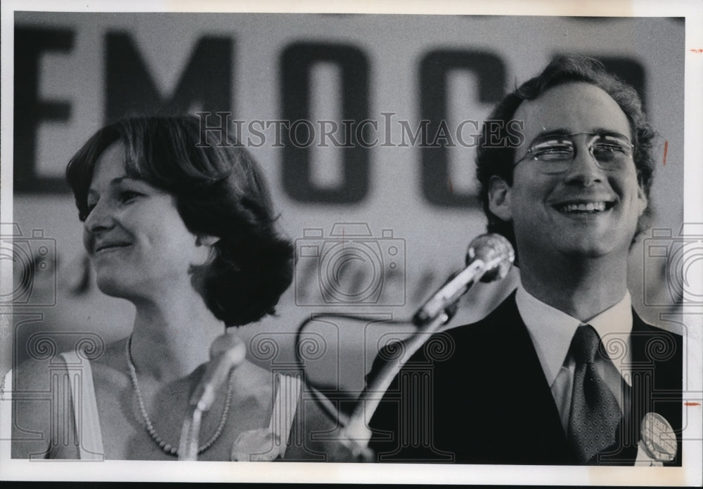 1977 Press Photo Edward &amp; Nadine Feighan during acceptance speech - Historic Images