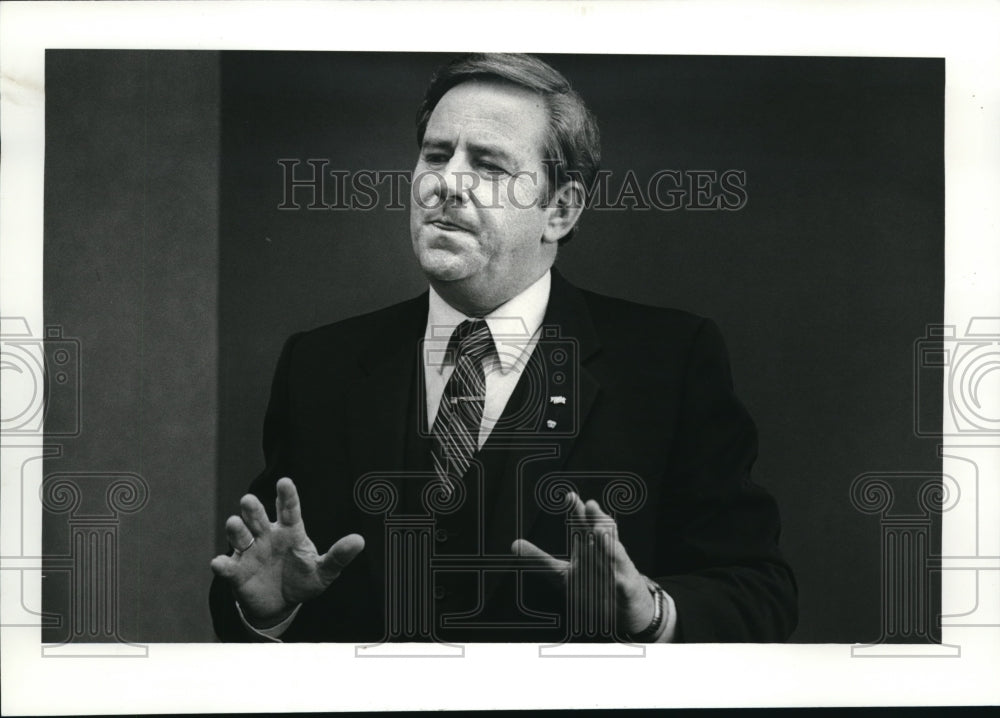 1982 Press Photo Moral Majority leader Jerry Falwell speaking at the City Club - Historic Images