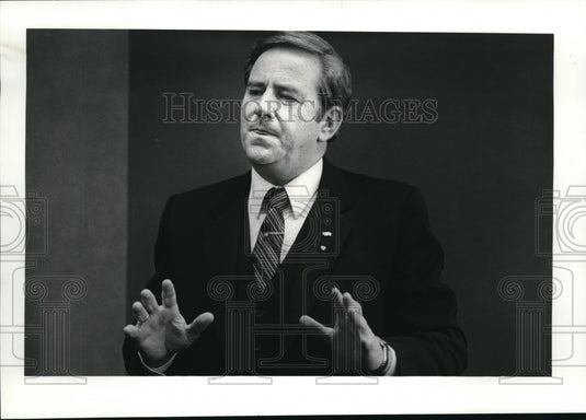 1982 Press Photo Moral Majority leader Jerry Falwell speaking at the City Club - Historic Images