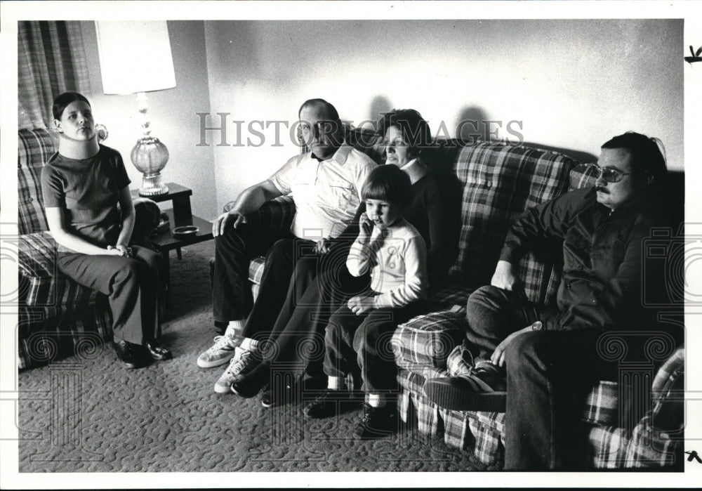 1983 Press Photo Eugene H Glenn family and Michael Ruby - Historic Images