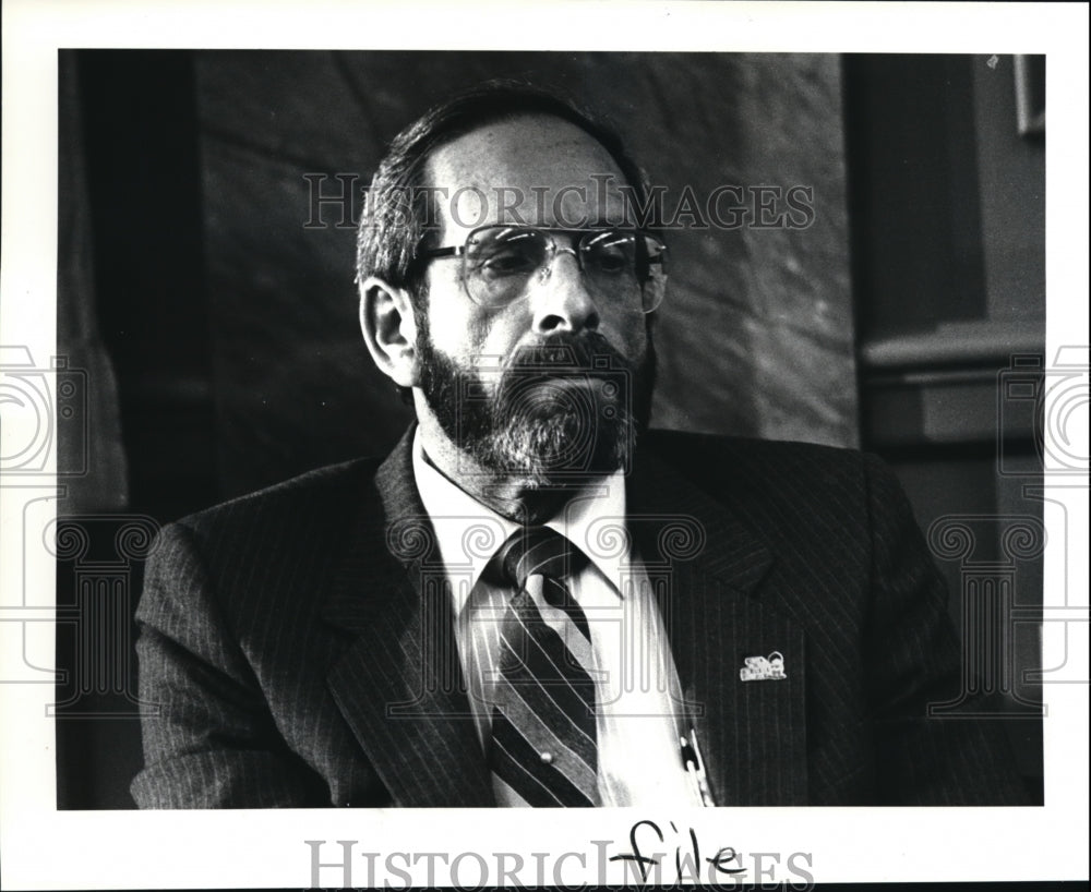 1985, Seymour Freeman, acting superintendent hears the bad news - Historic Images