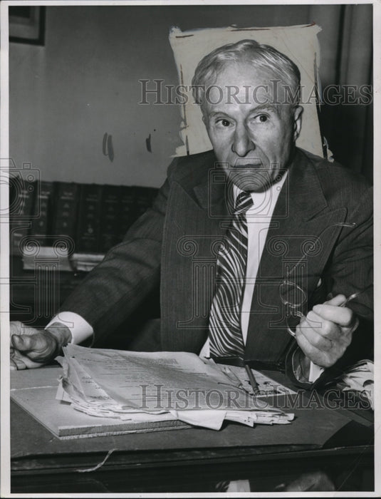 1954 Press Photo Carl D. Friedbolin, US Referee in Bankcruptcy at City Club- Historic Images