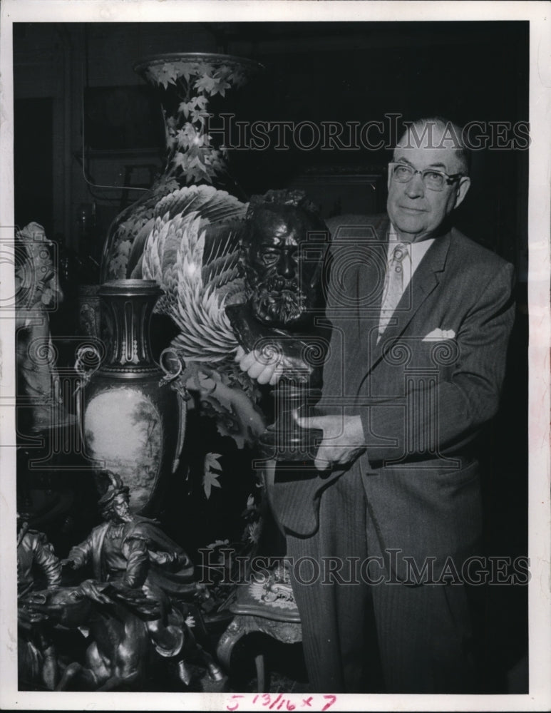 1967 Press Photo Thomas Fawick holds bronze bust of French Novelist Victor Hugo - Historic Images