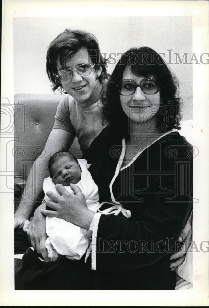 1979 Press Photo Baby Deborah Anna Frenchik and parents all born on the same day - Historic Images