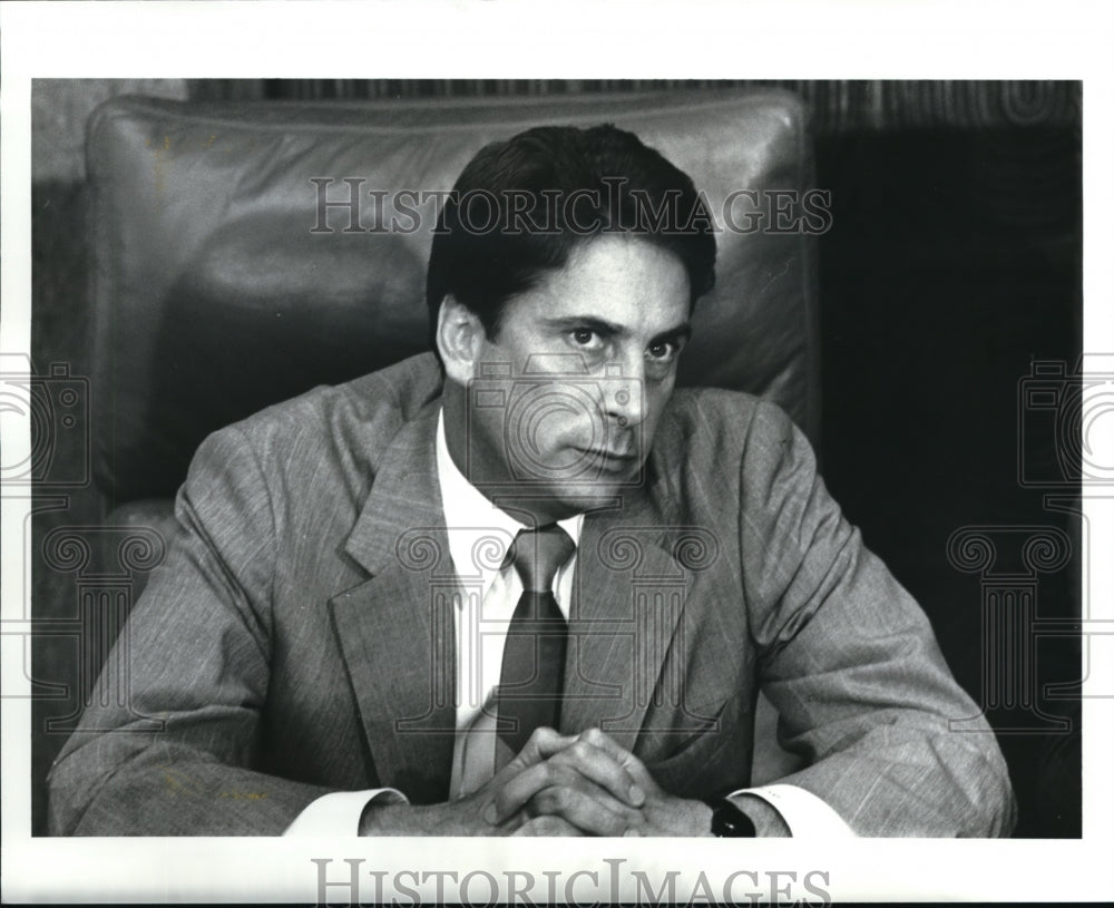 1987 Press Photo Fisher management OKs new vote. Brian Garson Fisher COO - Historic Images