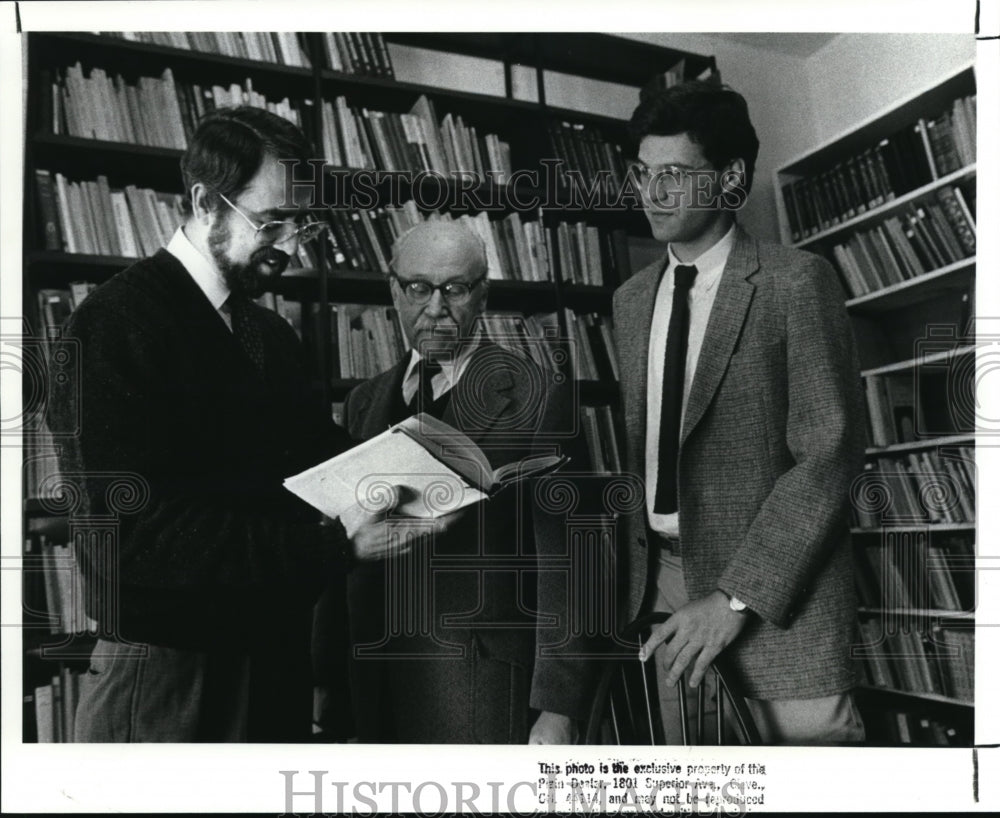 1988 Press Photo Andrew Fedyndky with Stefan Malanczuk &amp;  Cornel Osadsa - Historic Images