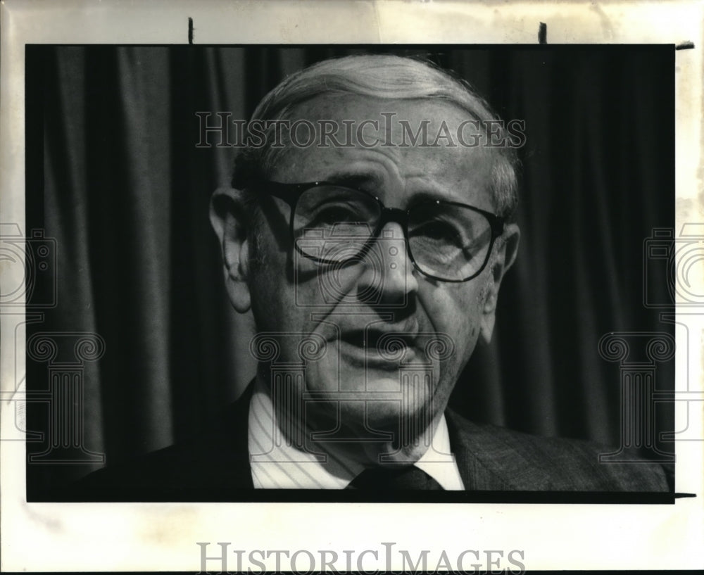 1988 Press Photo City Club Speaker John W. Gardner - Historic Images