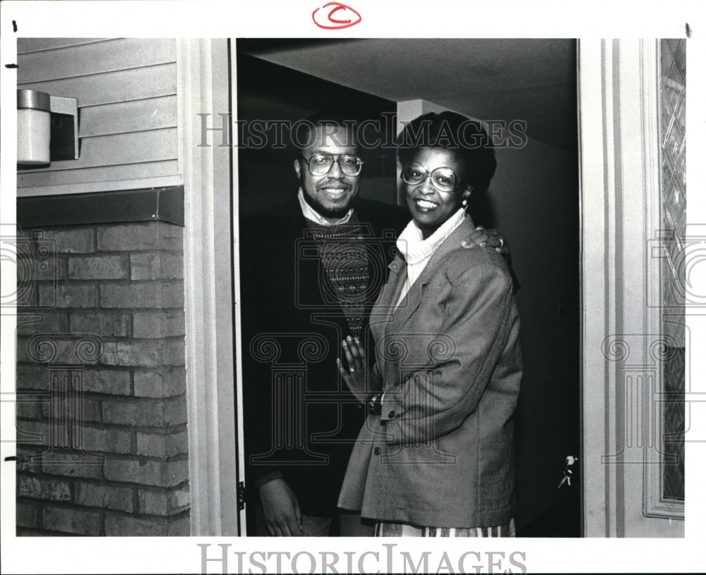 1987 Press Photo Mr and Mrs Donald Gardner at Lexington Village - Historic Images