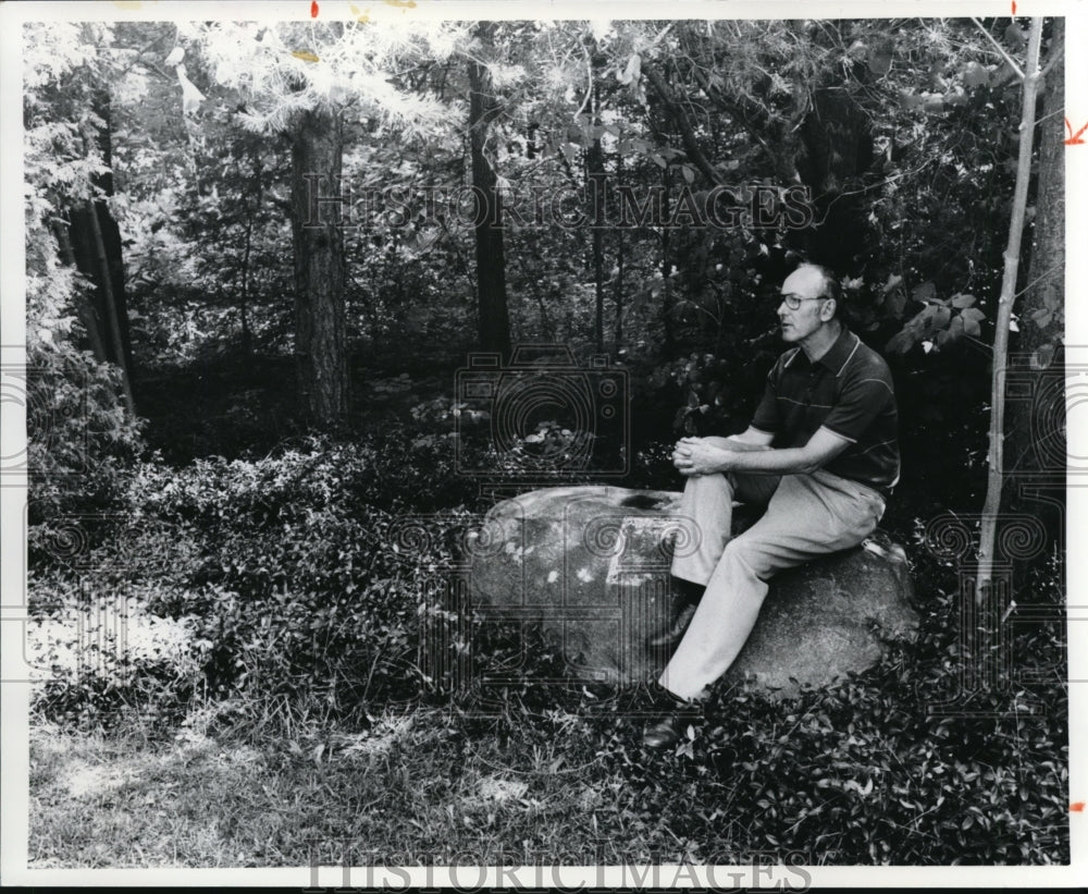 1976 Press Photo Robert A. Hein at birthplace of President James A Garfield. - Historic Images