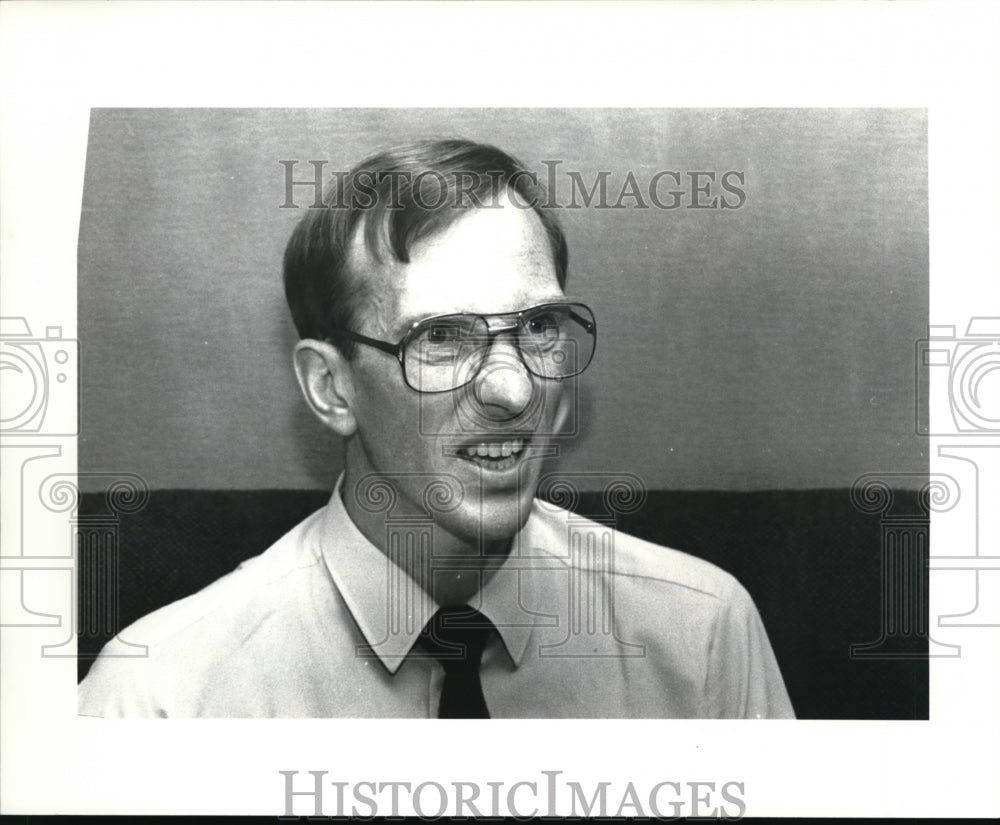 1983 Press Photo Dr. Karl Oloy Fargerstorm of the Smoking Sensation Clinic. - Historic Images