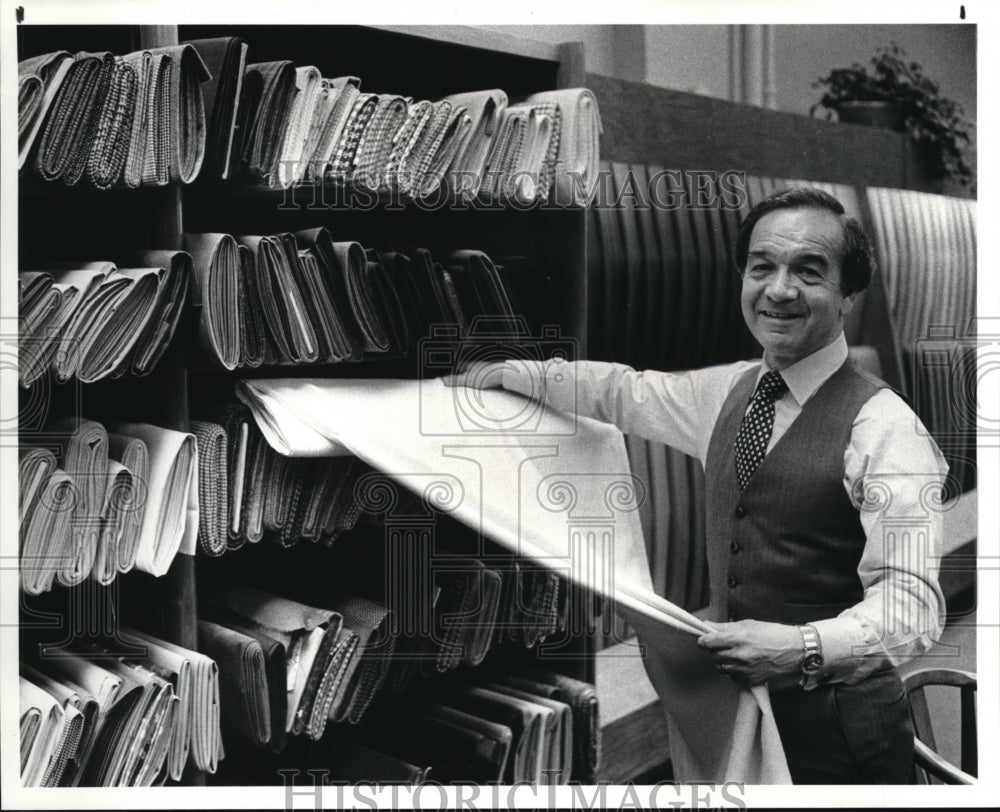 1984 Press Photo Meyer Ferber ,custom tailor at his shop 1706 Euclid Av. - Historic Images