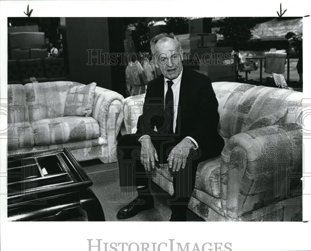 1989 Press Photo John F. Geisse, chairman of wholesale club,2600 Sheldon Dr - Historic Images