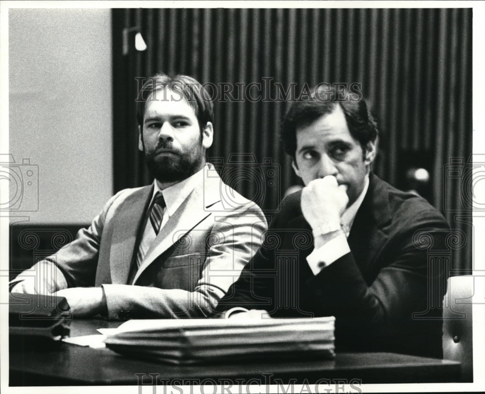 1980 Press Photo Gordon G. Geiger and Attorney William T. Guarnieri - Historic Images