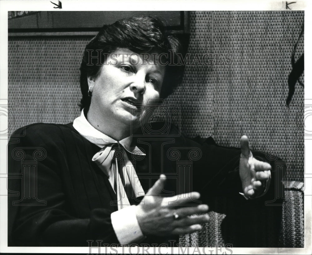 1986 Press Photo Dean Joanne Fagerburg at KSU Geauga Branch Campus - Historic Images