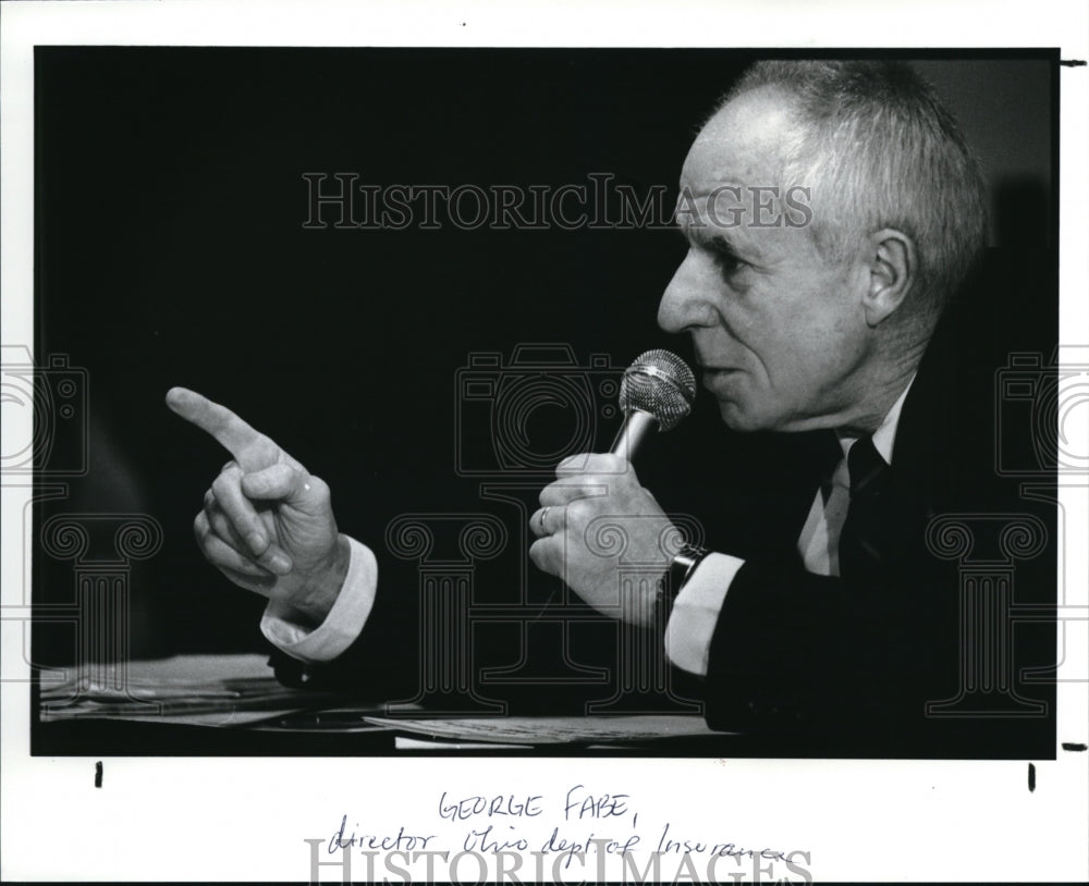 1988 Press Photo Groerge Fabe Director Of Insurance During Public Hearing s - Historic Images