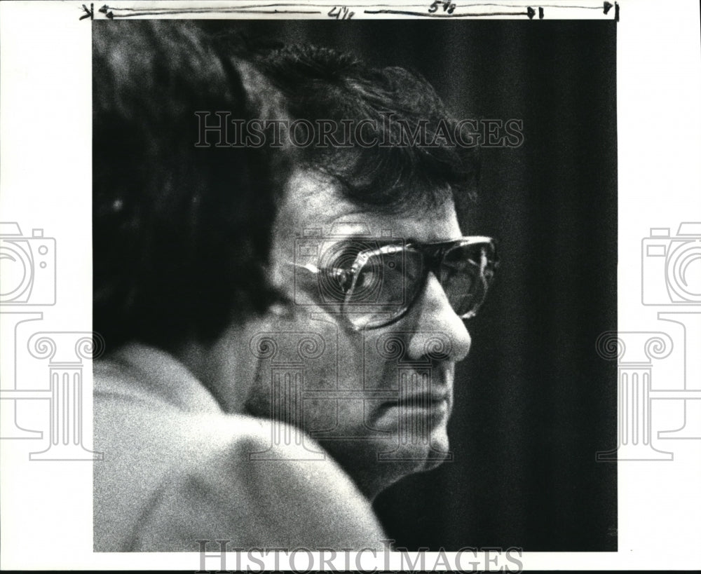 1984 Press Photo Raymond Ferguson at Sentencing before Judge Angellotta. - Historic Images