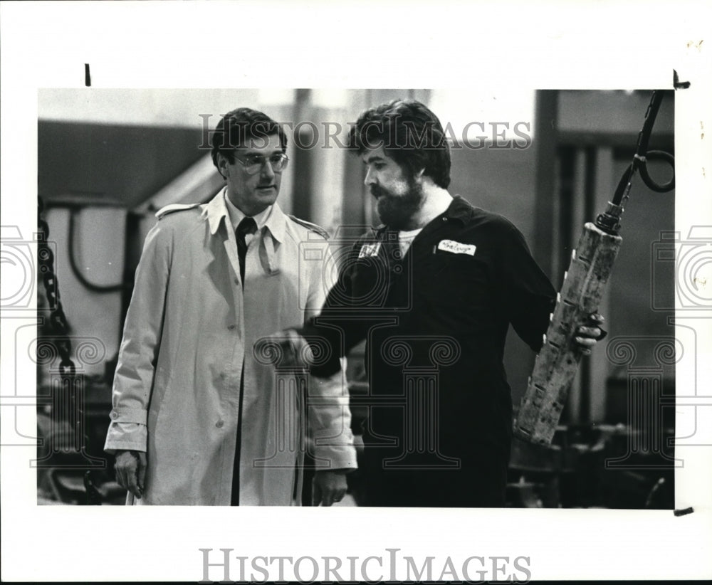 1987 Press Photo Robert A. Garda, RTA Chief with  Kevin Calvey at Rail Facility - Historic Images