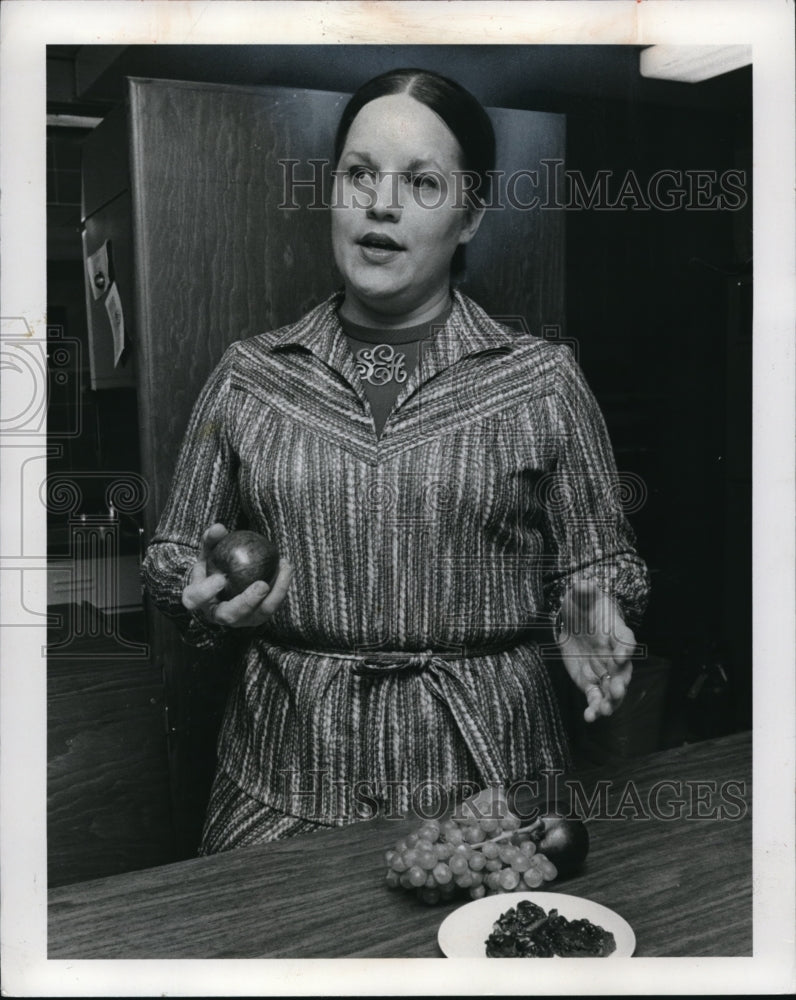 1977 Press Photo Sally Eyerdam, President of Cleveland Dietetics Association - Historic Images