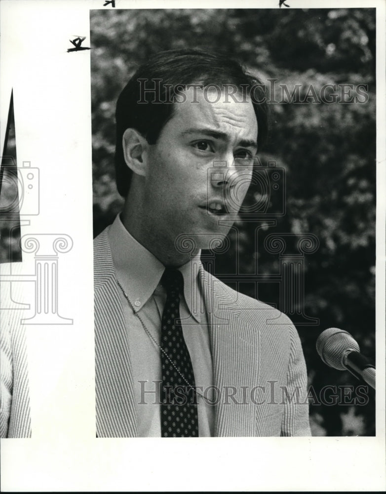 1982 Press Photo Jim Ewinger PD Channel 8 Debate City Club - Historic Images