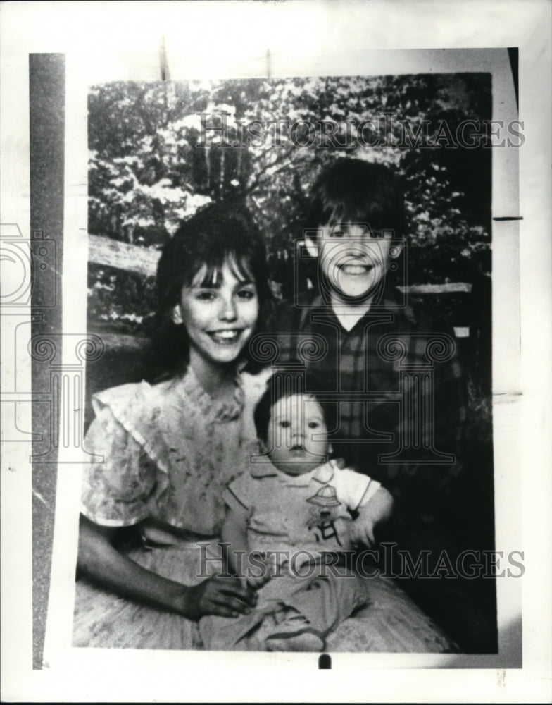 1988 Press Photo Lori Ewald Murder victim with brothers Randy and Baby Anthony - Historic Images