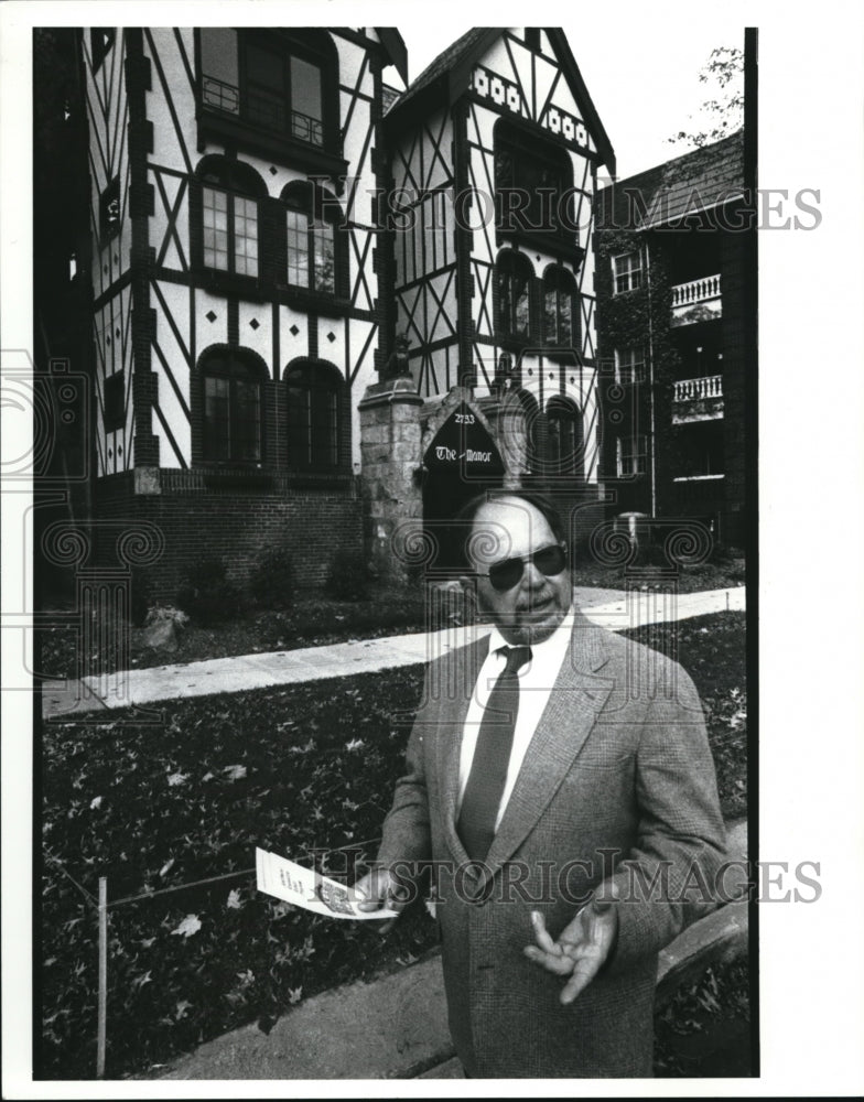 1977 Press Photo Jay D Gardner The Manor Real - Historic Images