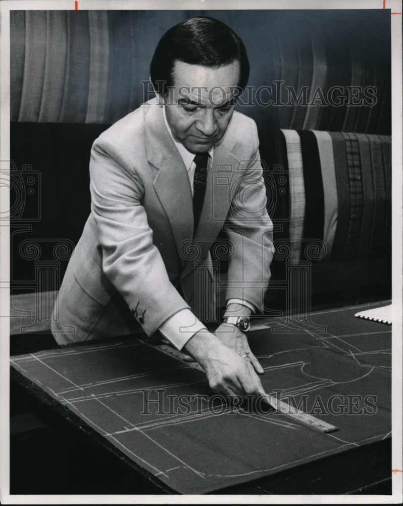 1980 Press Photo Meyer Ferber of Meyer&#39;s Custom Tailoring - Historic Images