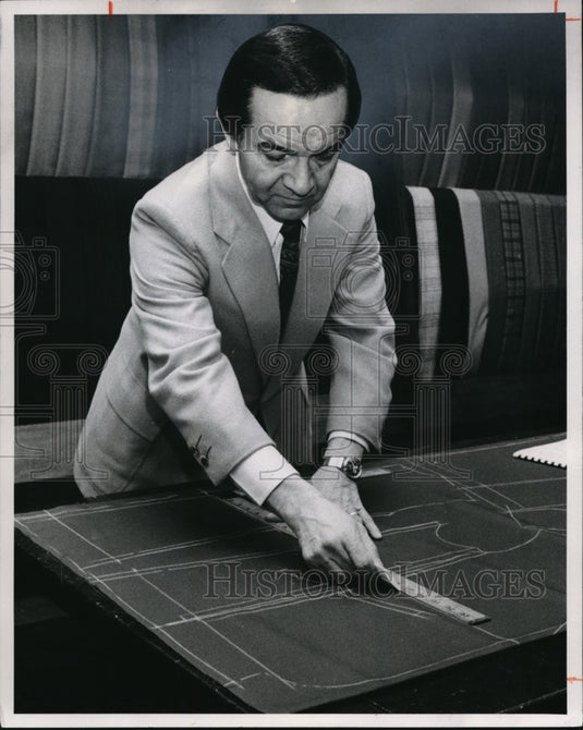 1980 Press Photo Meyer Ferber of Meyer's Custom Tailoring - Historic Images