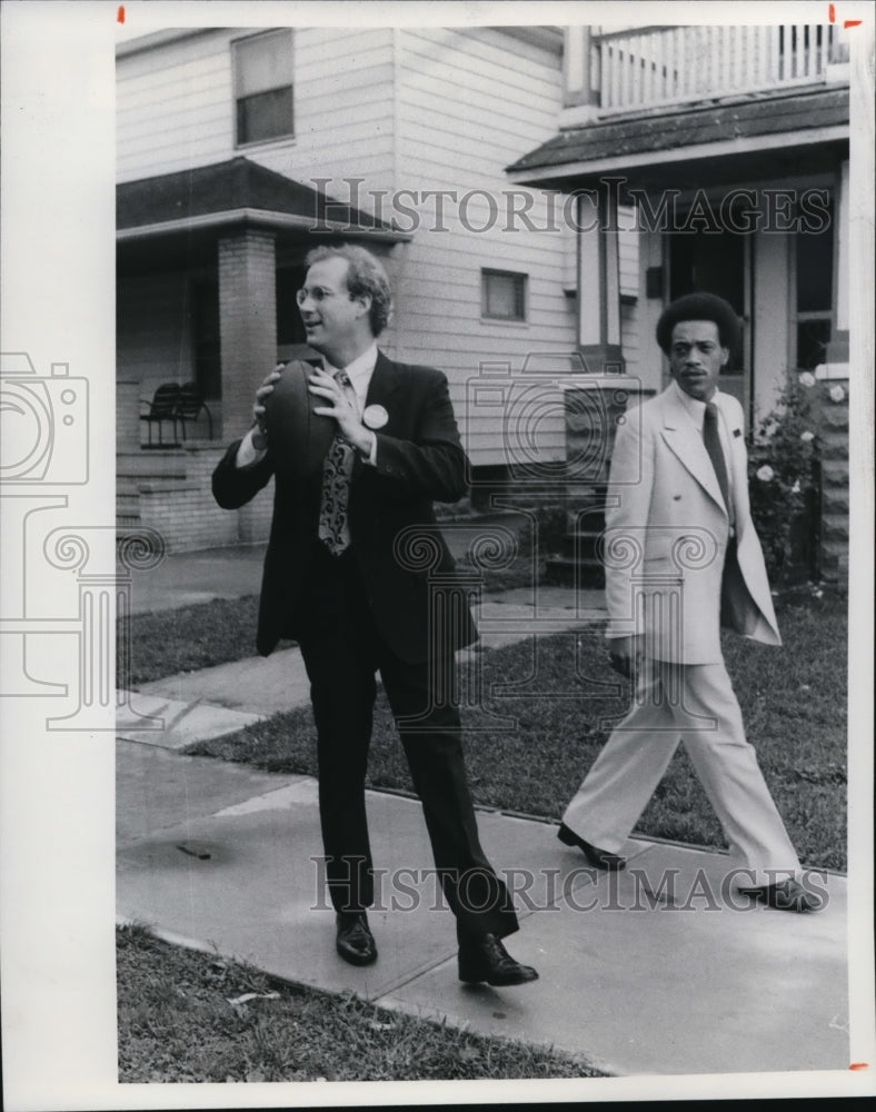 1977 Press Photo Edward F. Feighan with Counceilman Walter L Cox Jr. - Historic Images