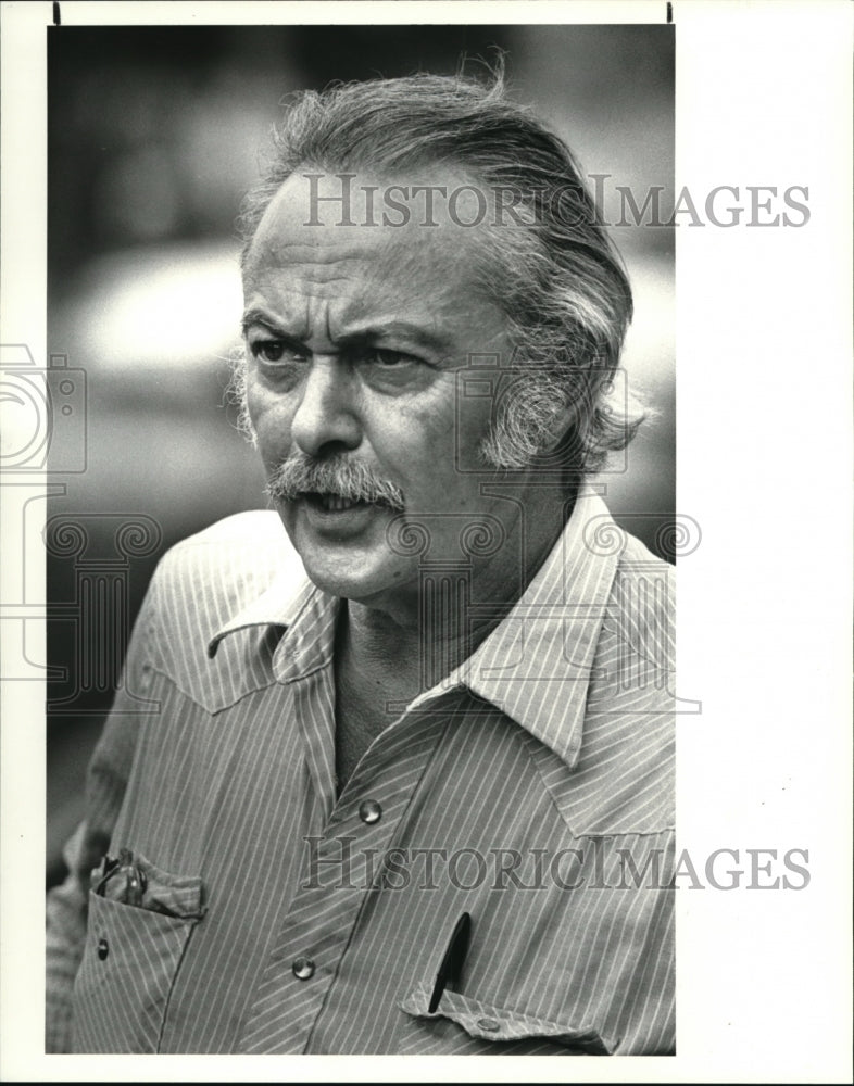 1986 Press Photo Gene Feneley, owner of horses seized by animal protective lgue. - Historic Images