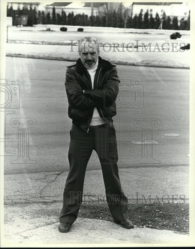 1983 Press Photo Succeeding as stand-in-place takes dedication Rocco Gibaltar - Historic Images