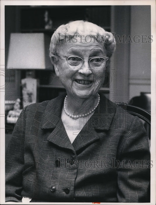 1968 Press Photo Mrs S. Homer Everett, Chair Trustees Central School - Historic Images