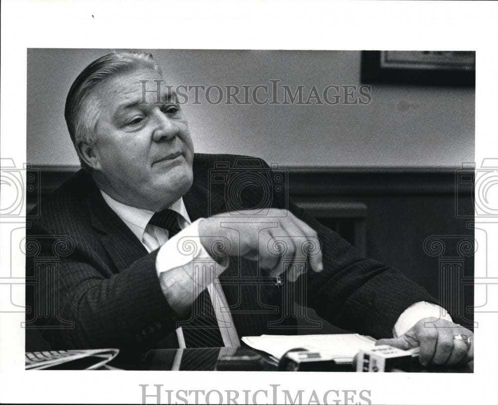 1989 Press Photo Francis Gaul County Treasurer answer question about Radio Ads. - Historic Images