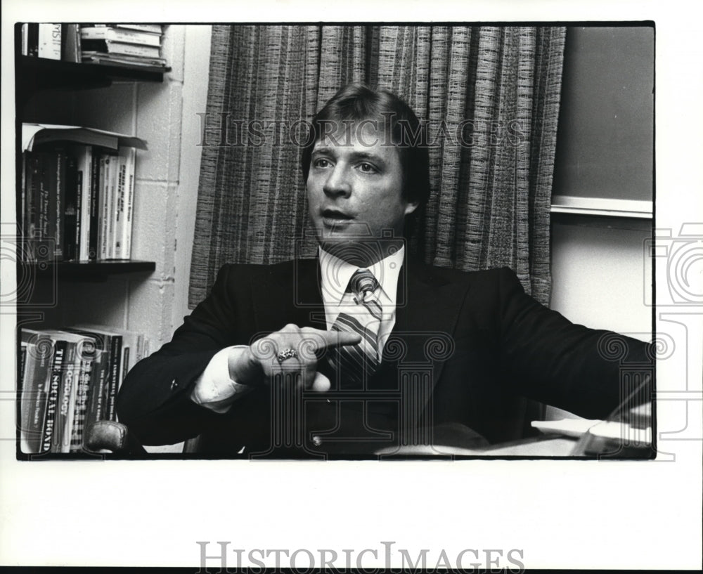 1980 Press Photo Dr. Thomas Evans at John Carroll University - Historic Images