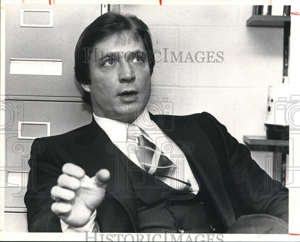 1980 Press Photo Dr. Thomas Evans at John Carroll University - Historic Images