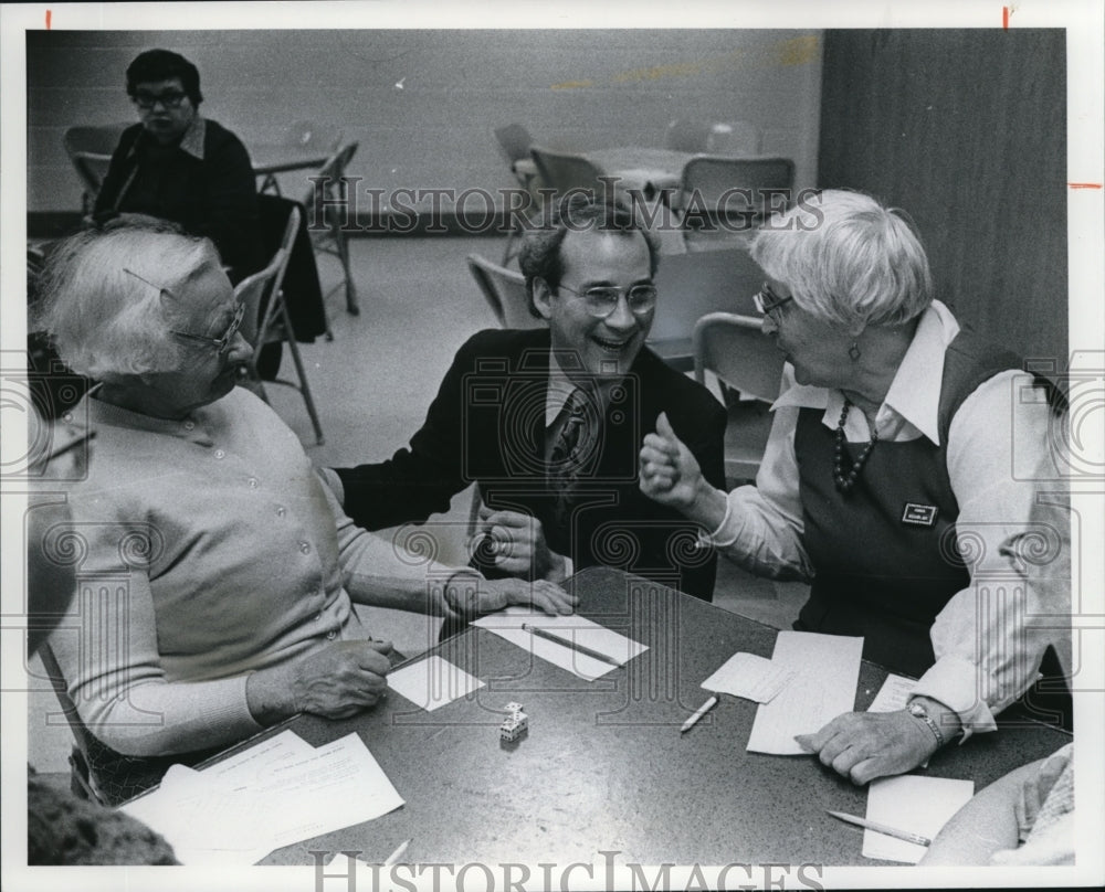 1977 Press Photo Edward F Feighan campaigning at Our Lady of Good Counsel Church - Historic Images