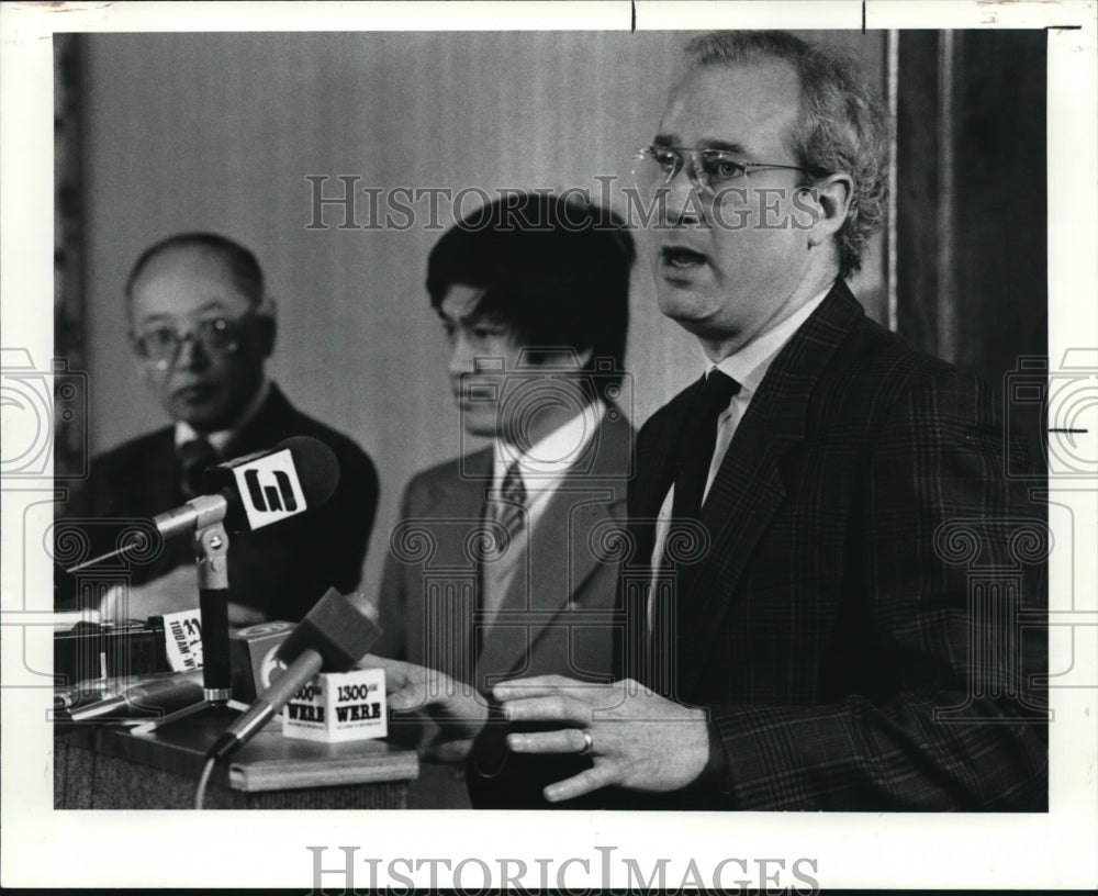 1989 Press Photo Congress,am Ed Feighan address the media in China. - Historic Images