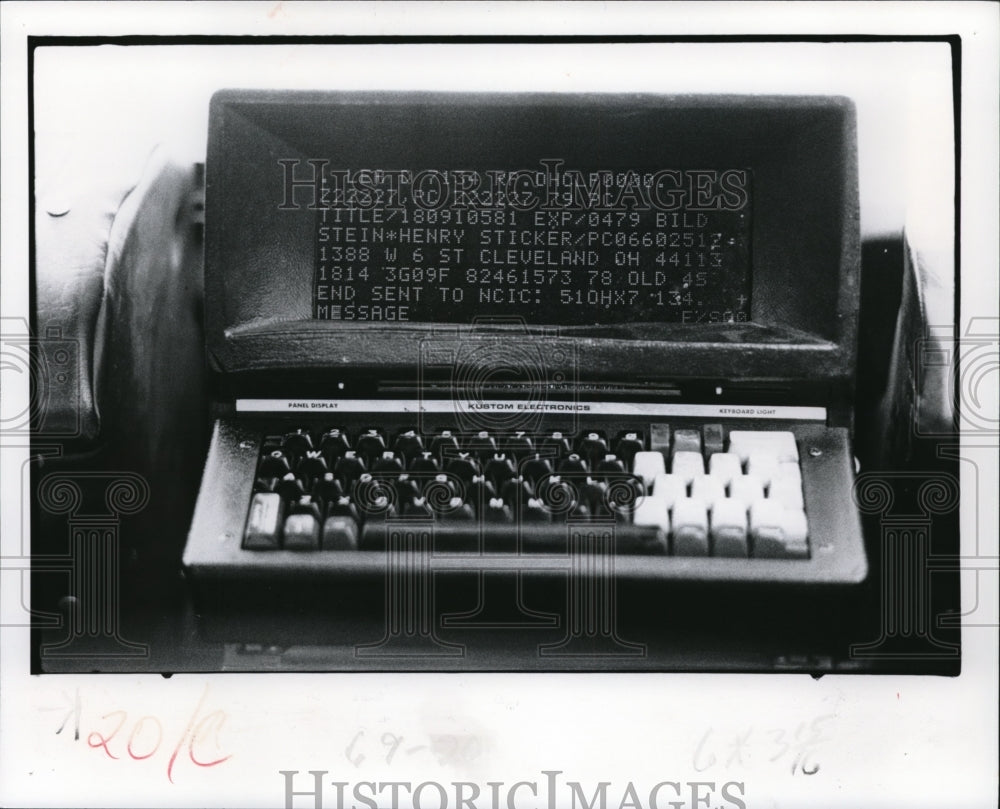 1979 Press Photo Happy Hooker with computer in car - Historic Images