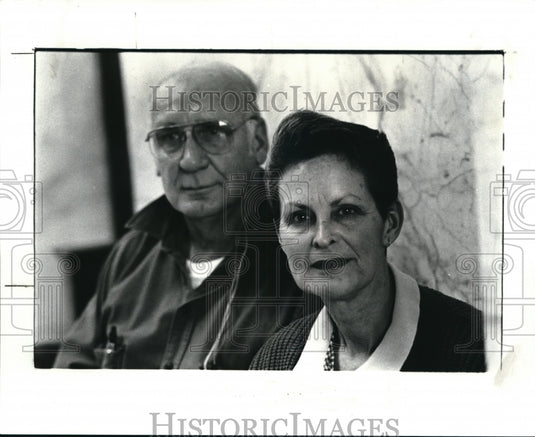 1988 Press Photo Robert & Evelyn Gibbs, teacher & artist couple from Painesville - Historic Images
